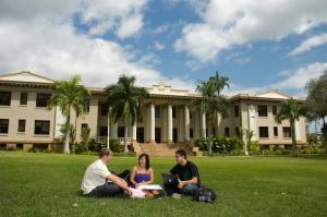 Students in front of Hawaii Hall.